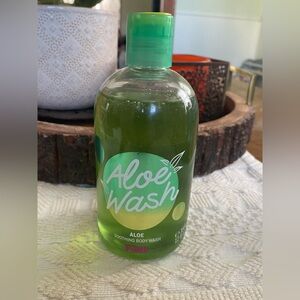 PINK Victoria's Secret Aloe Wash Soothing Body Wash - Green